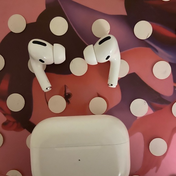 Air pods pro - Picture 2 of 2